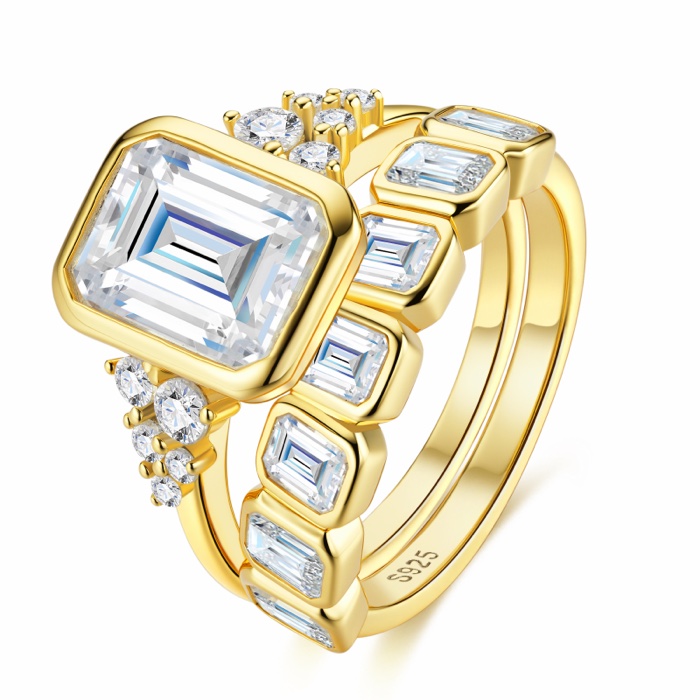 Danae Emerald Bezel Set